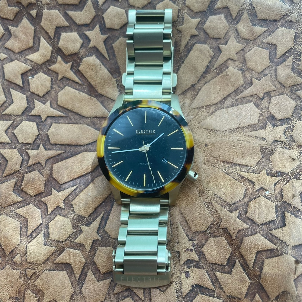 Electric tortoise shell watch